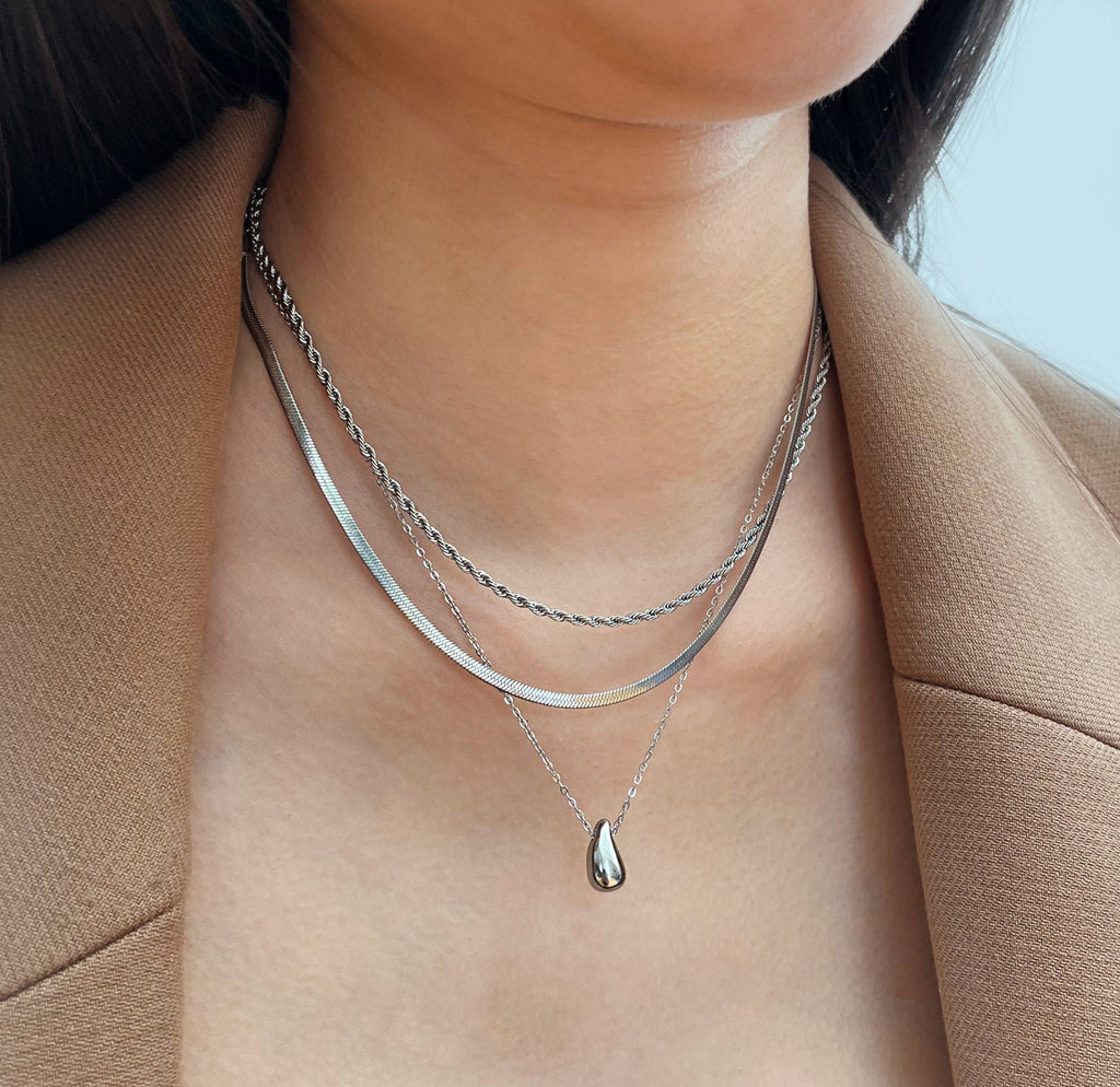 PENELOPE SILVER TEARDROP PENDANT NECKLACE