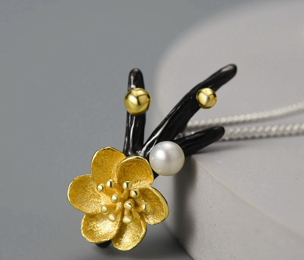 Flower Necklace with Pearl – Classic Silver
