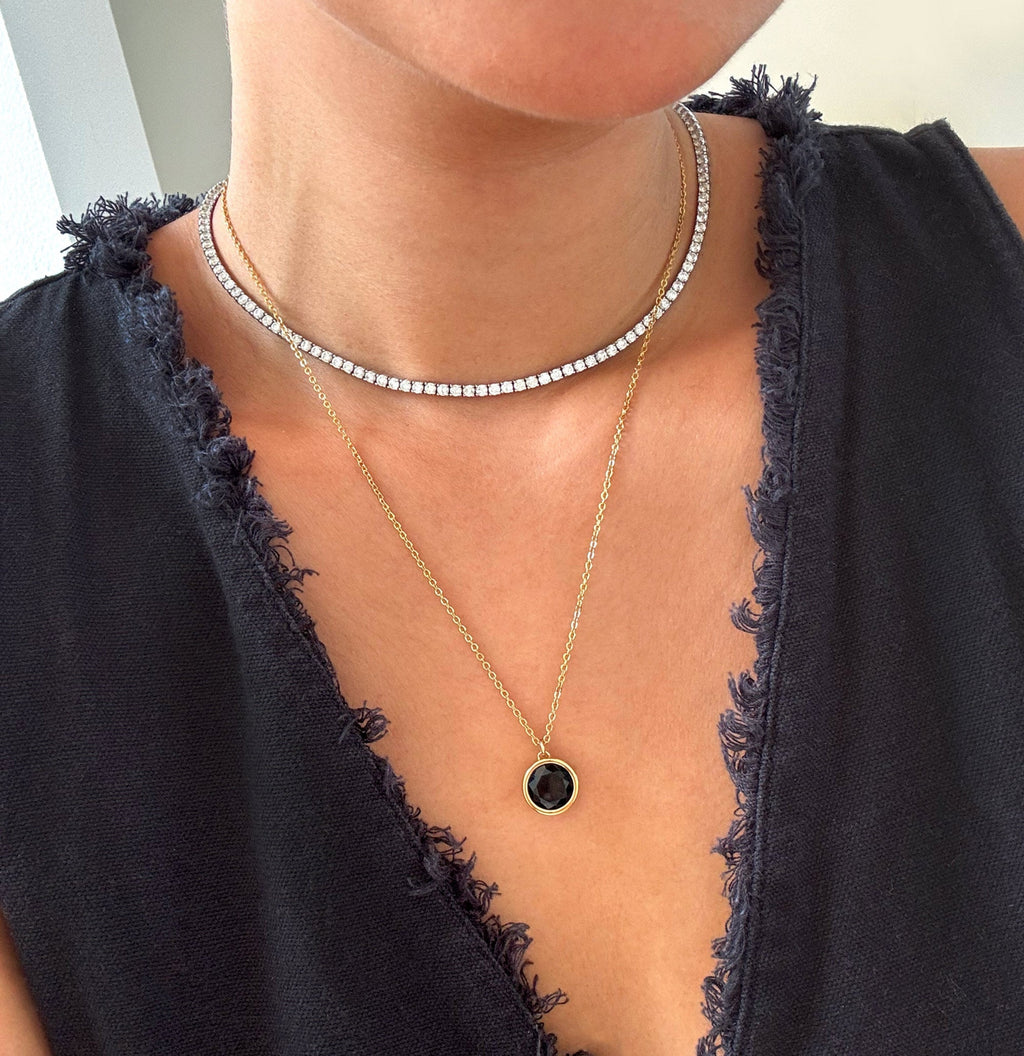 GOLD BLACK STONE PENDANT NECKLACE