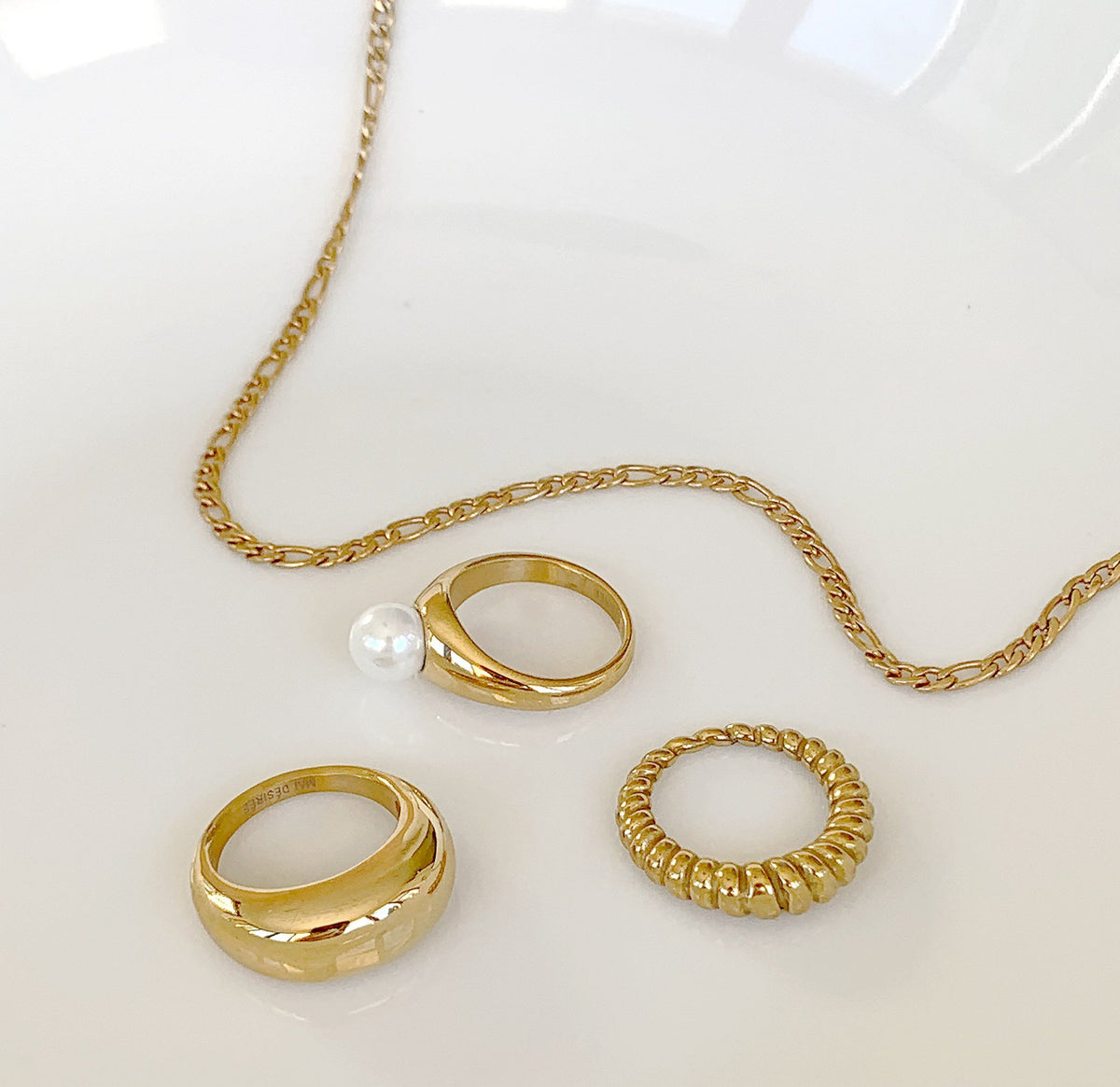 BOBBI DAINTY GOLD FIGARO CHAIN NECKLACE