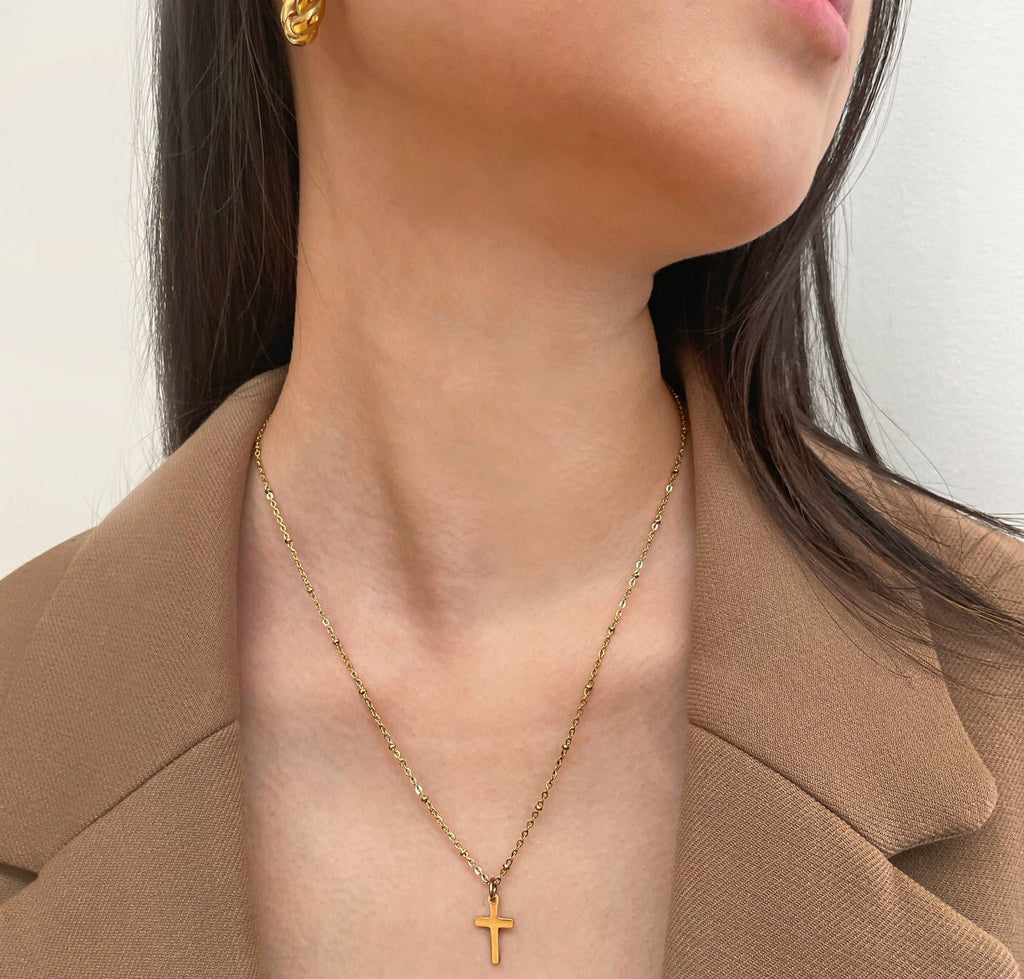 ROSA GOLD DAINTY CROSS PENDANT NECKLACE