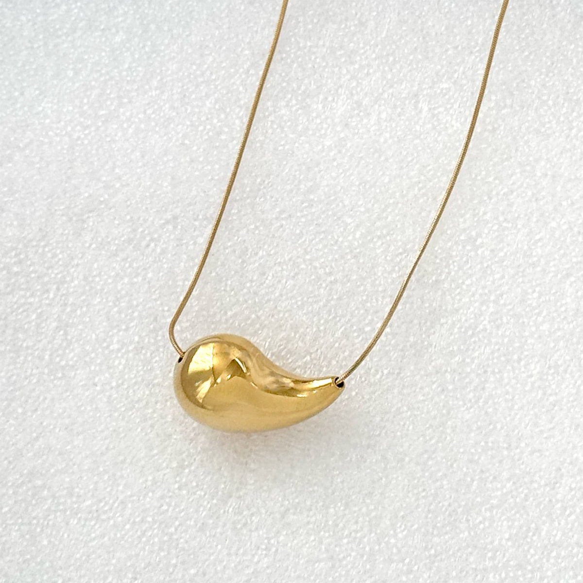 INDIA GOLD PAISLEY LONG PENDANT NECKLACE