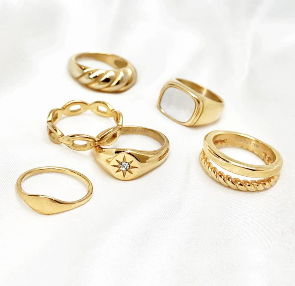 DREW GOLD PINKY SIGNET RING