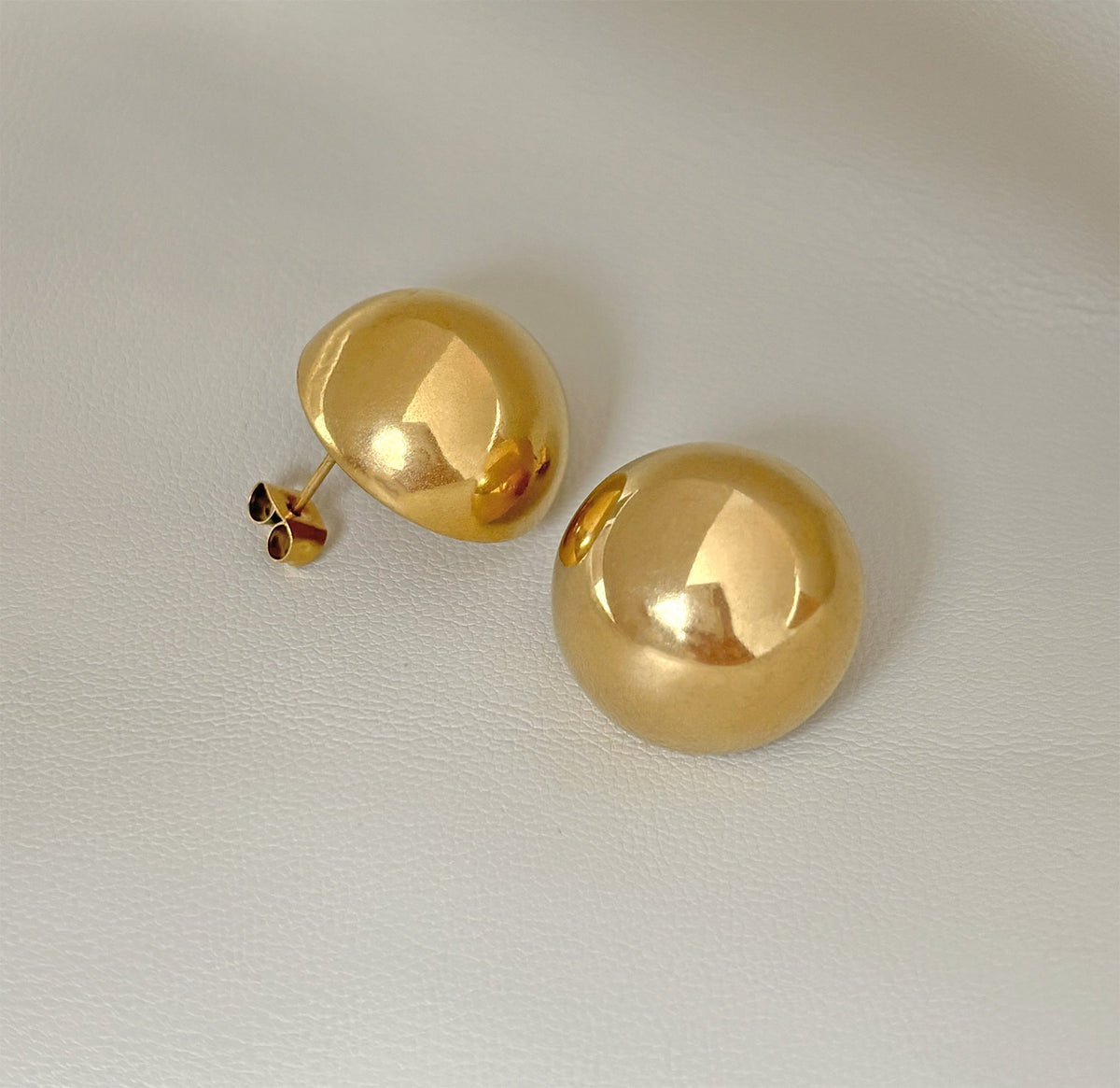 MARYLYN GOLD DOME EARRINGS