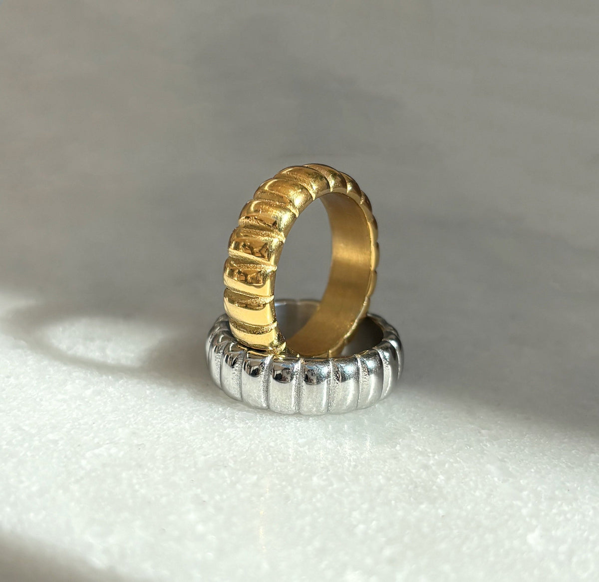 HARRIET SILVER RIBBED RING BAND