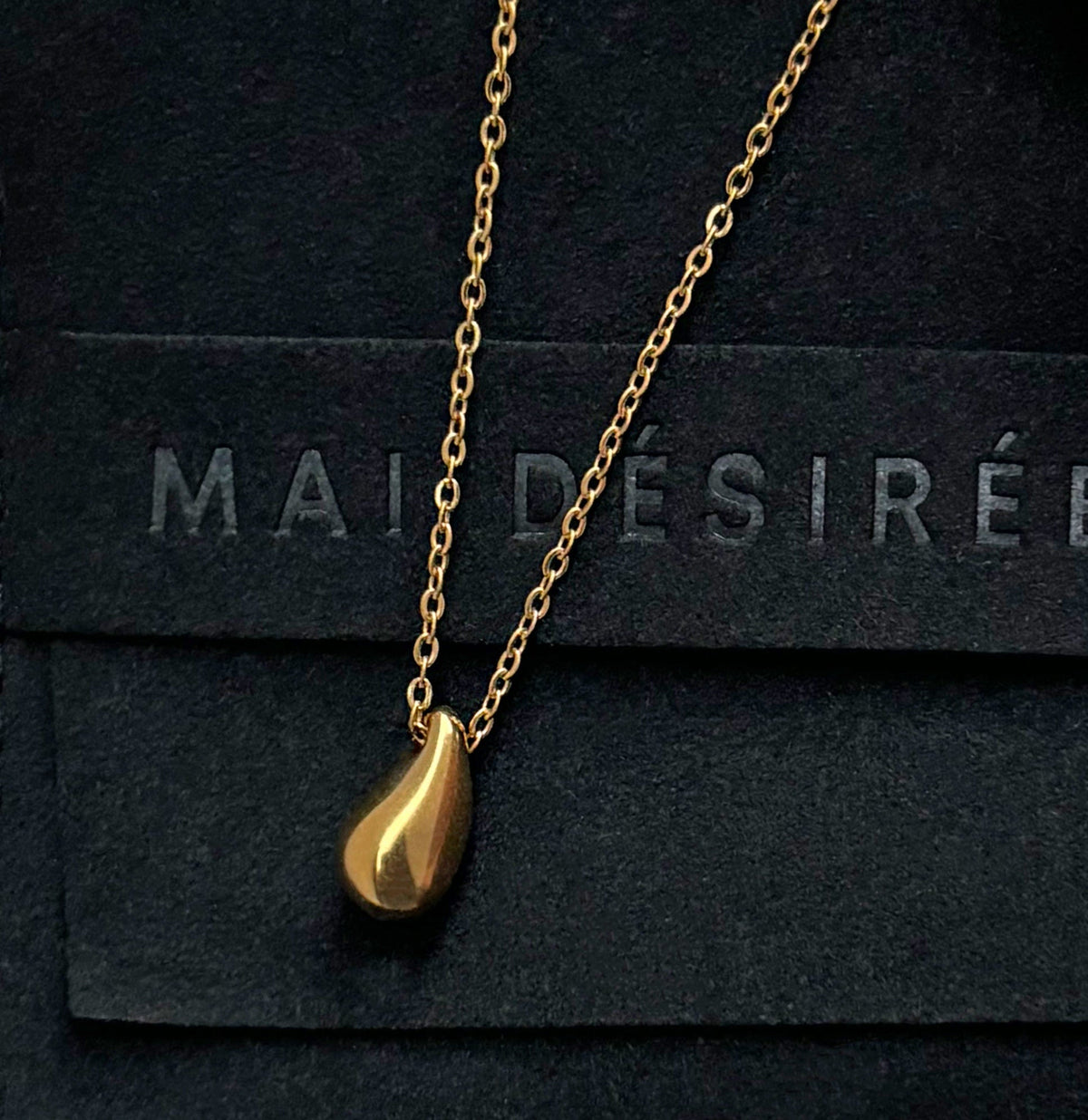 PENELOPE GOLD TEARDROP PENDANT NECKLACE