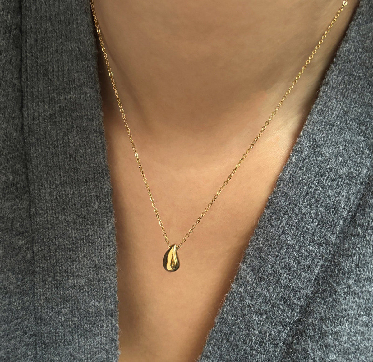 PENELOPE GOLD TEARDROP PENDANT NECKLACE