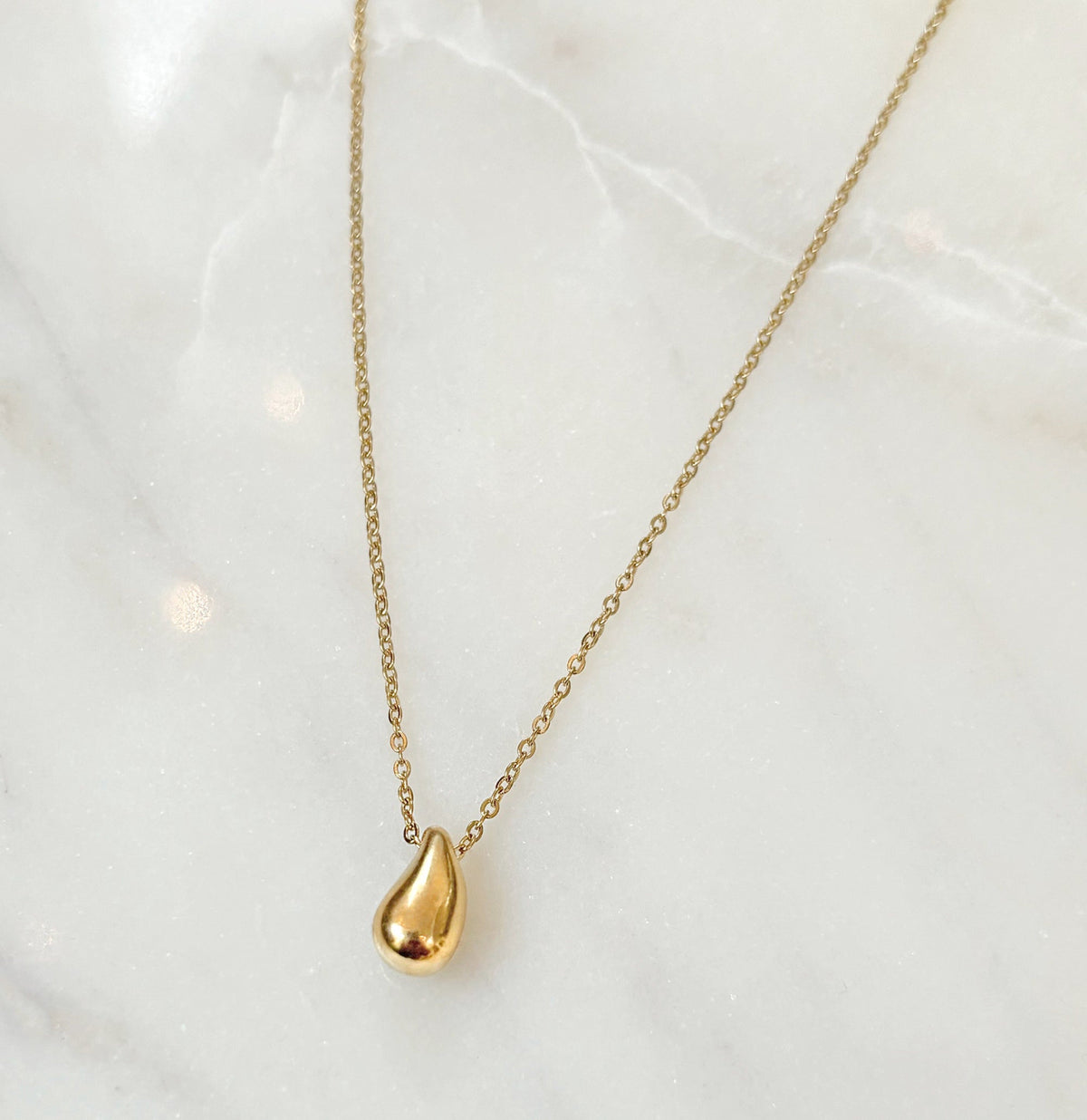 PENELOPE GOLD TEARDROP PENDANT NECKLACE