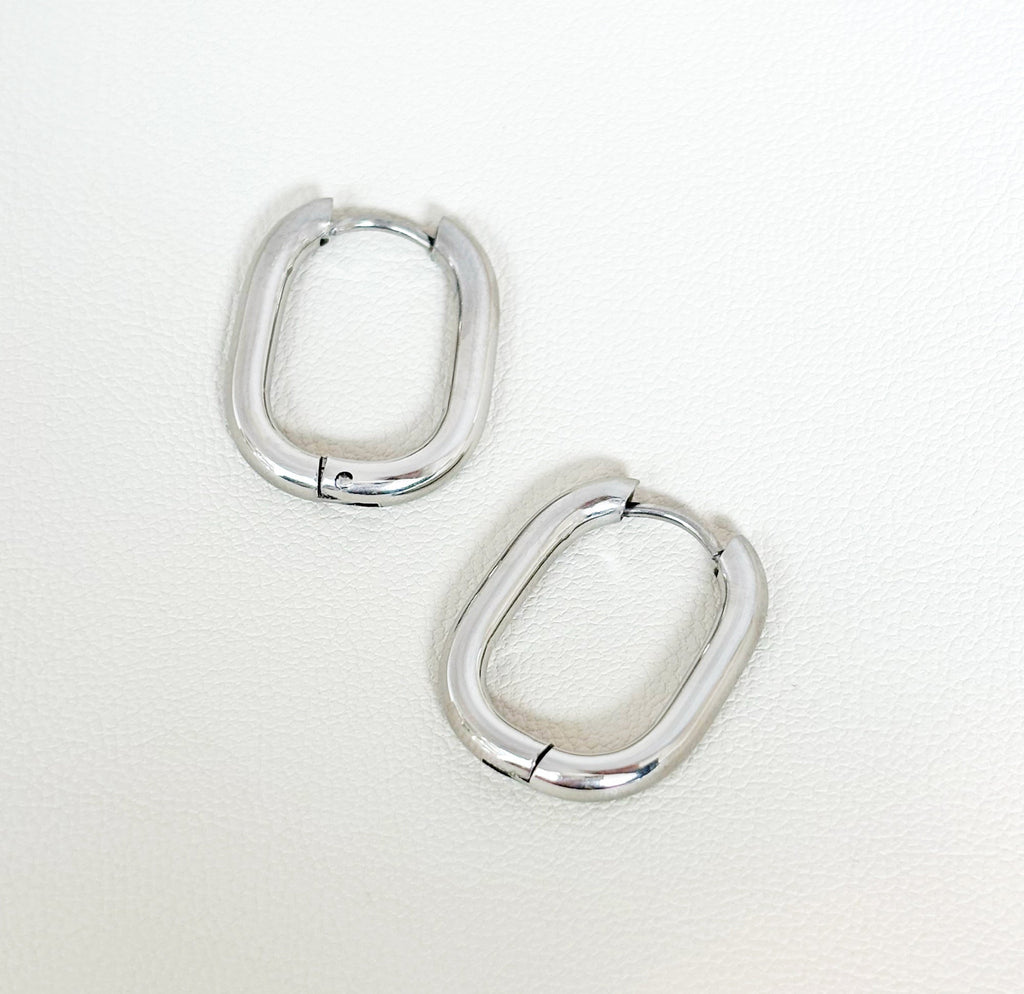 FIONA SILVER OVAL HOOP EARRINGS