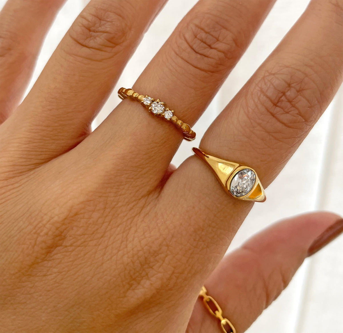 JEANIE GOLD OVAL SIGNET RING