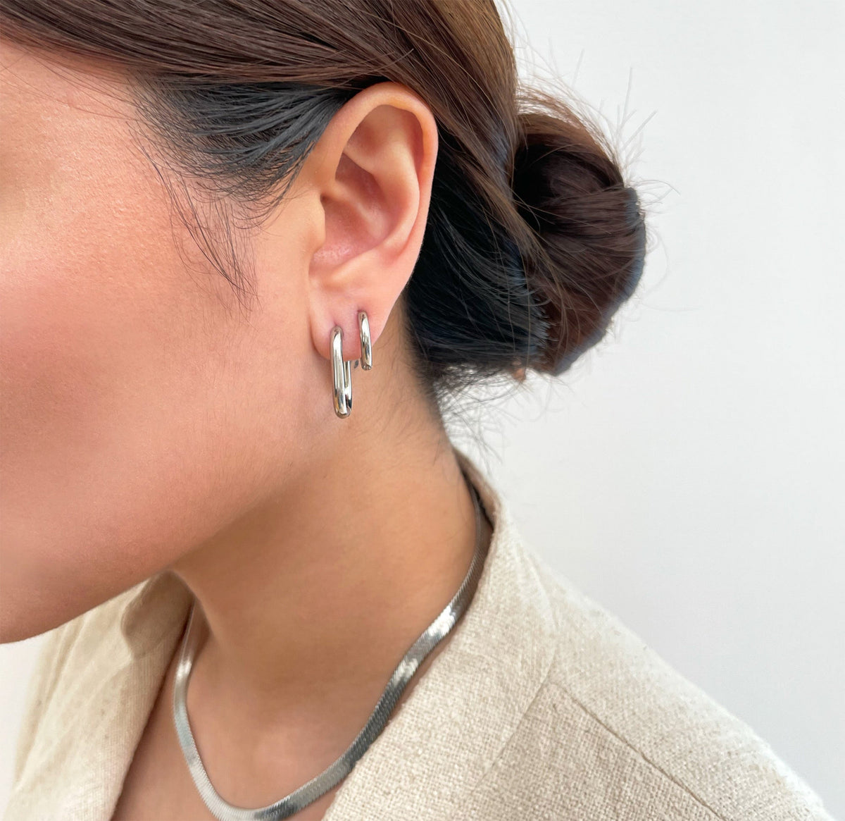 FIONA SILVER OVAL HOOP EARRINGS