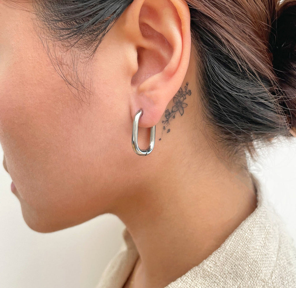 FIONA SILVER OVAL HOOP EARRINGS