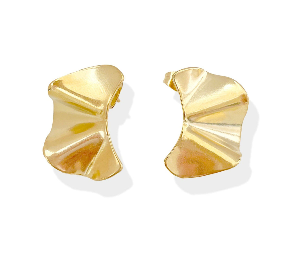 JACQUELINE GOLD WAVY STUD EARRINGS