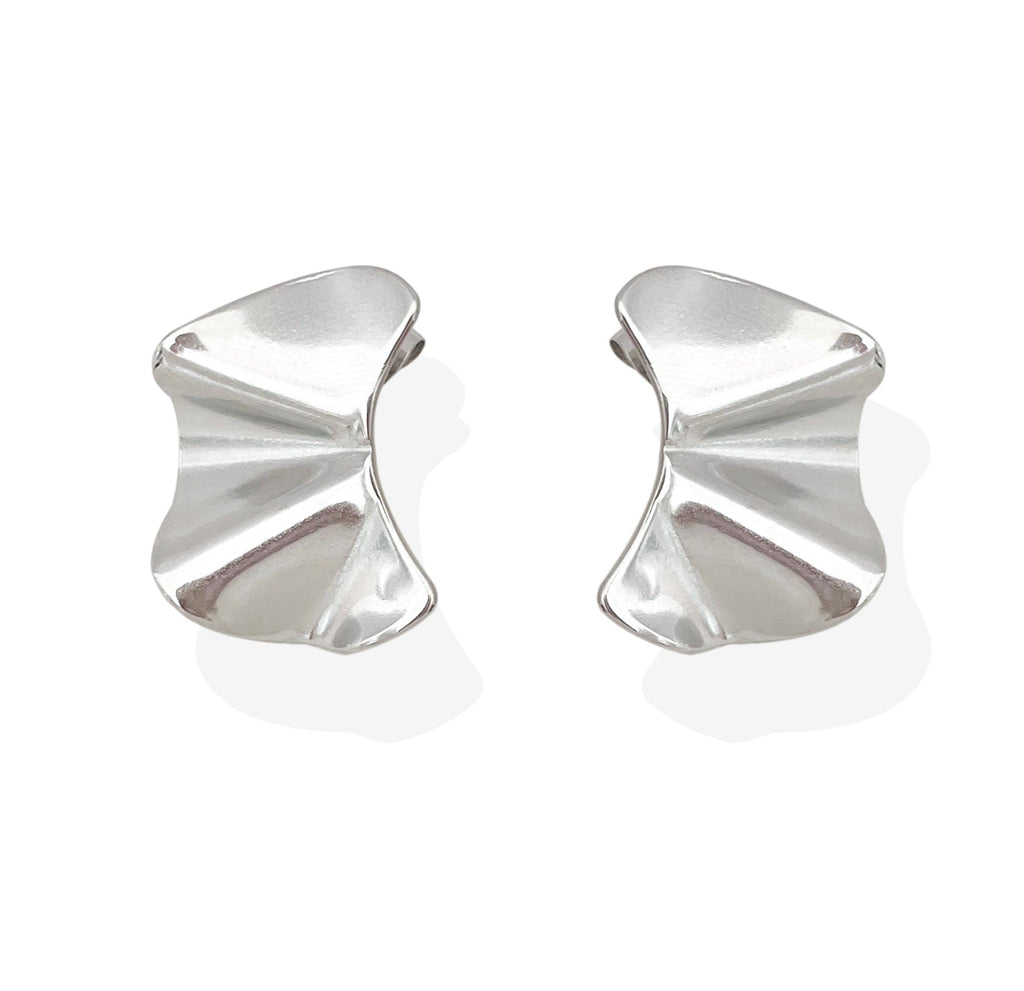 JACQUELINE SILVER WAVY STUD EARRINGS